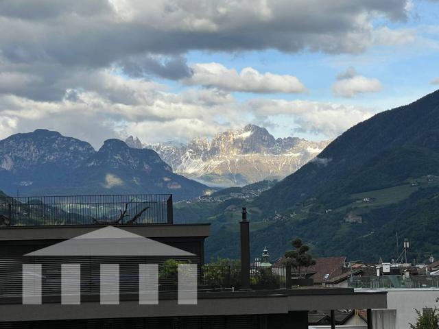 Trilocale via Cassa di Risparmio, 7, 39100 Bolzano Italia, Centro, Bolzano