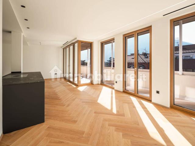 Trilocale via Cassa di Risparmio 2, Centro, Merano