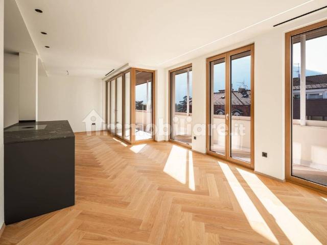 Trilocale via Cassa di Risparmio 2, Centro, Merano