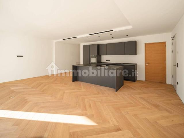 Trilocale via Cassa di Risparmio 2, Centro, Merano