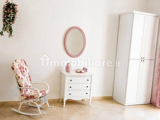 Trilocale via Castello 6, Centro, Mola di Bari