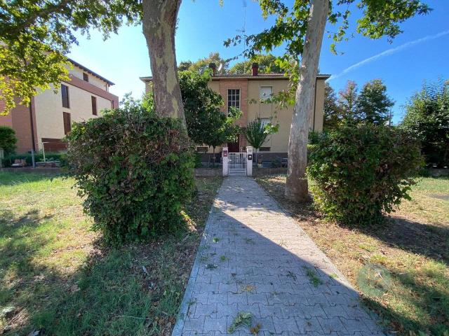 Trilocale via Carlo Lugli 10, Ospedale, Carpi