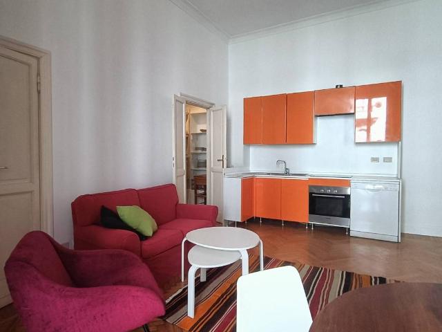 Trilocale via Carroccio 7, Corso Genova, Milano