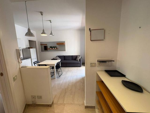 Trilocale via Col Moschin 11, Corso San Gottardo, Milano