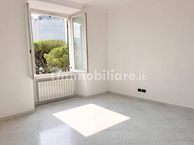 Trilocale via Colombo 1, San Vincenzo, Genova