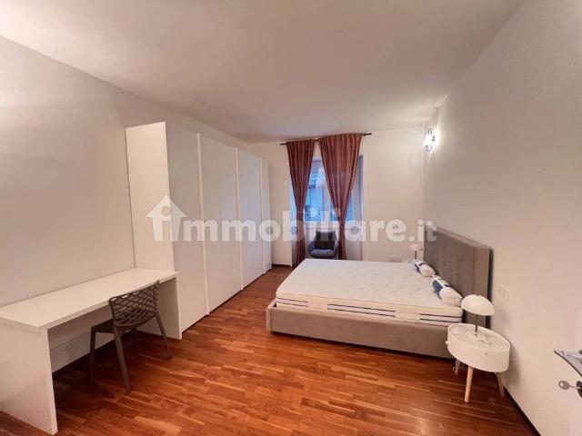 Trilocale via Cola Montano, 24, Isola, Milano