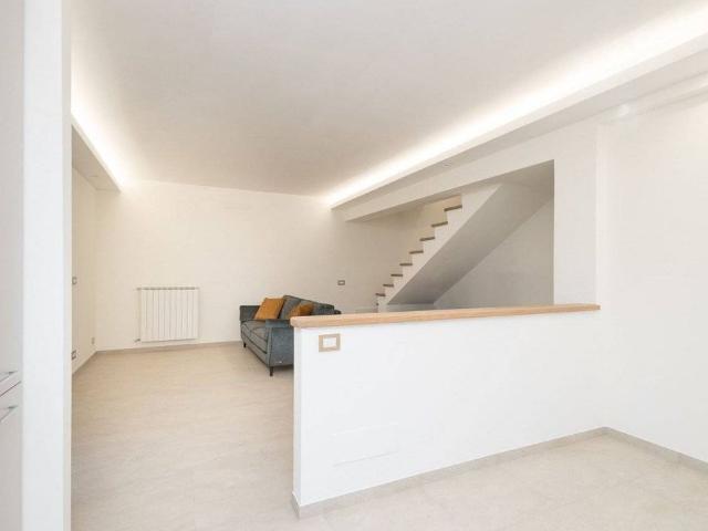 Trilocale via Corrado Parona, 89, Castel di Leva, Roma