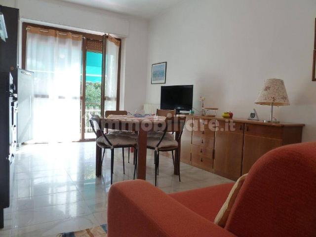 Trilocale via Cristoforo Colombo 45, Centro, Diano Marina