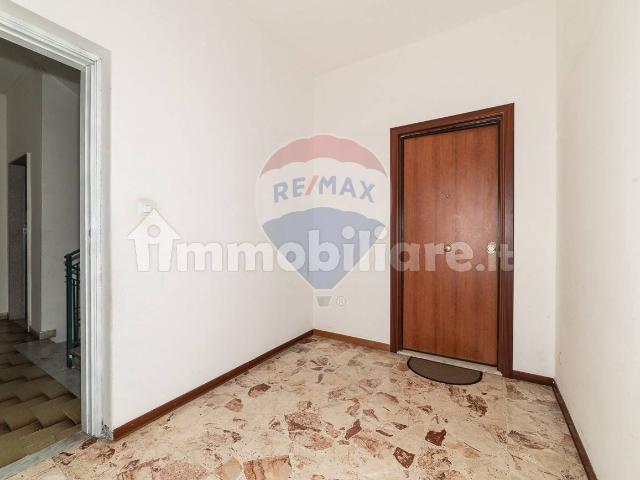 Trilocale via Cristoforo Colombo 1, Centro, Tremestieri Etneo