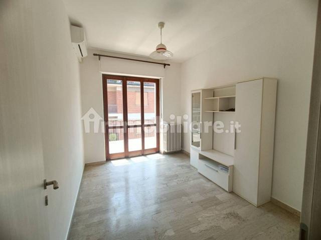 Trilocale via Duccio Galiberti 36, Centro, Canale