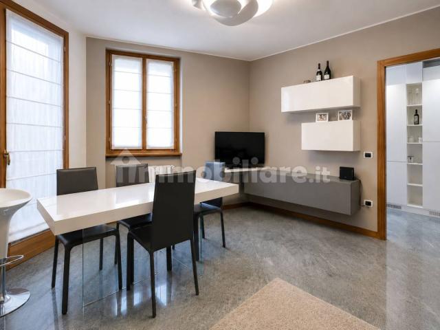 Trilocale via Dante, Centro, Sondrio