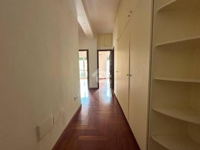 Trilocale via De Lorenzo 22, Fuorigrotta, Napoli