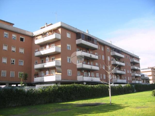 Trilocale via Degli Orafi 60, Giardinetti, Roma