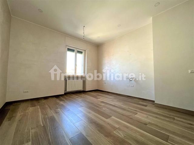 Trilocale via degli Aceri 54, Centocelle, Roma