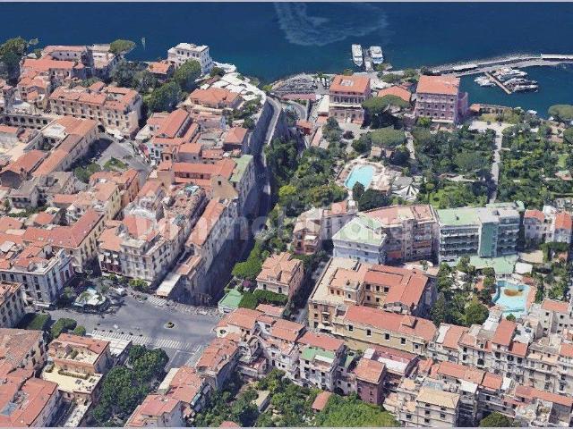 Trilocale via degli Aranci 120, Sorrento