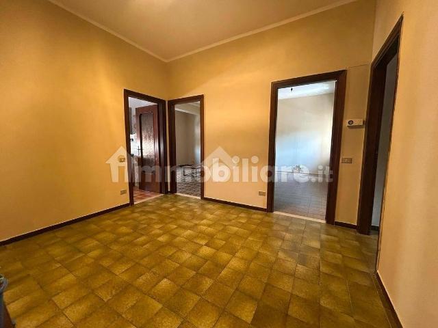Trilocale via degli Eroi 124, Centro, Cassino