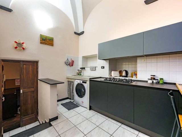 Trilocale via della Maddalena 39, Maddalena, Genova