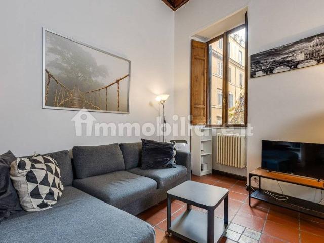 Trilocale via della Scrofa, Montecitorio, Roma