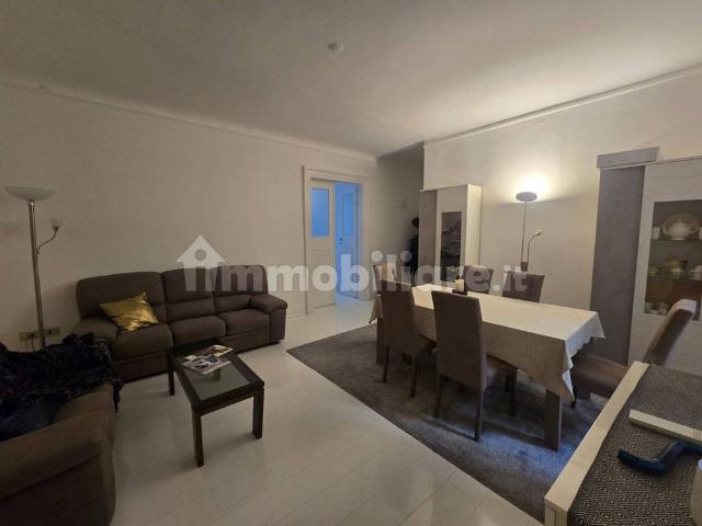 Trilocale via della Zonta 5, Borgo Teresiano, Trieste