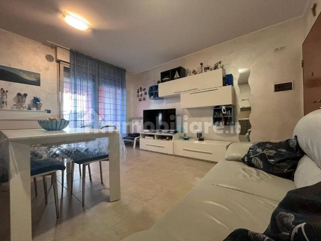 Trilocale via delle Acacie, Centro, Termoli