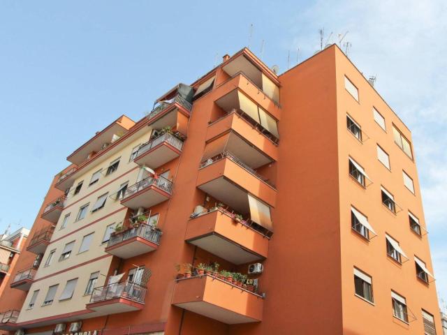 Trilocale via delle Robinie, Centocelle, Roma