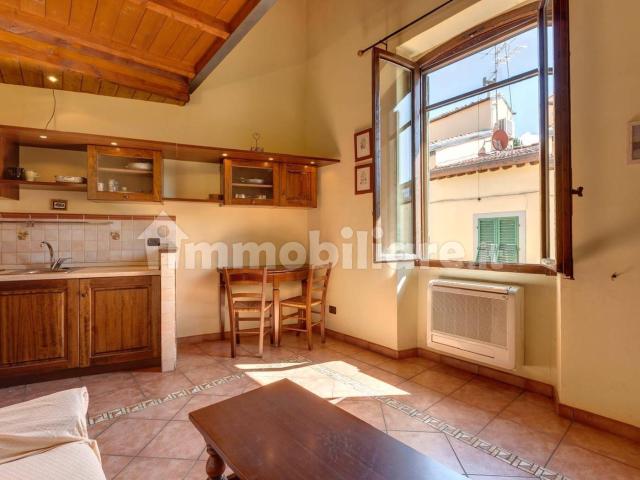Trilocale via di San Romano, Settignano, Firenze