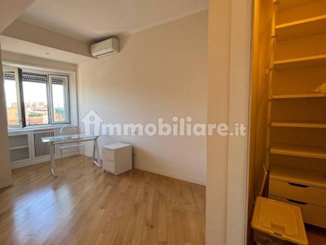 Trilocale via di Sant'Ippolito, Bologna, Roma
