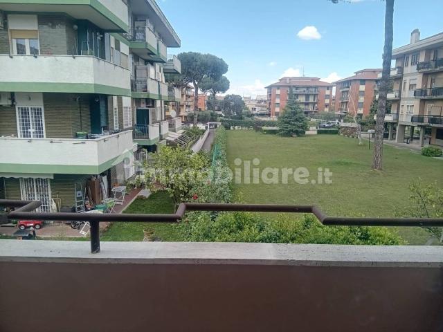 Trilocale via di Torre Morena, Morena, Roma