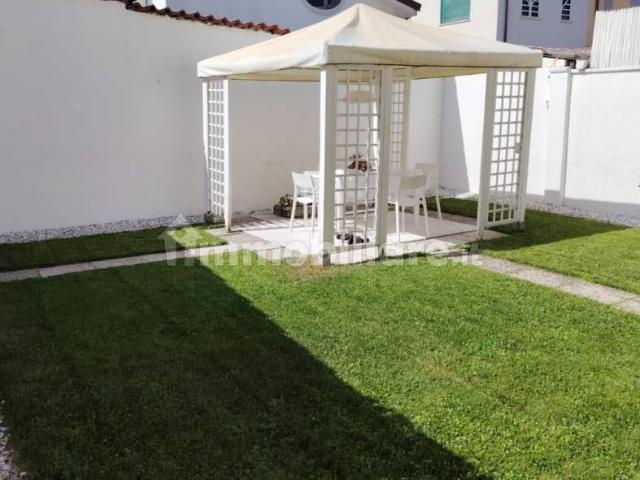 Trilocale via Don Giovanni Minzoni 94, Lido di Camaiore, Camaiore