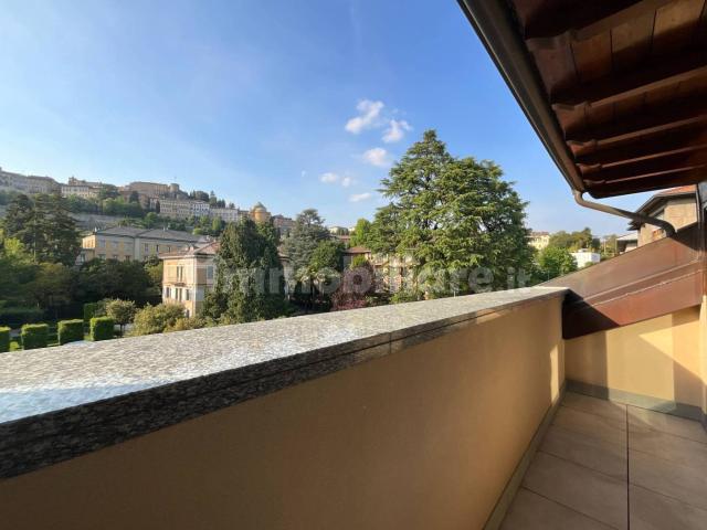 Trilocale via Ezio Zambianchi 13, Centro, Bergamo