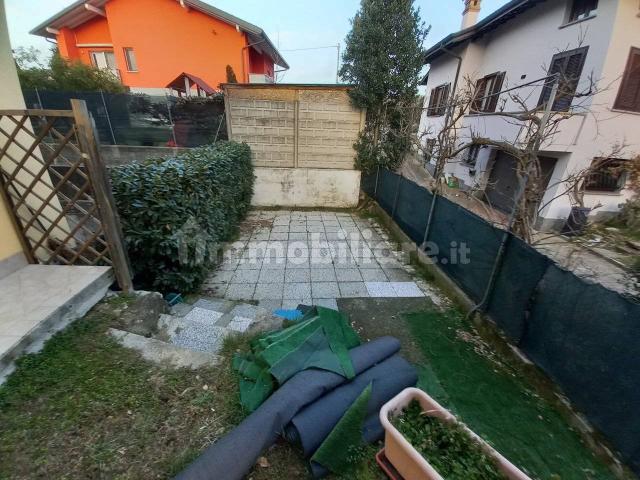 Trilocale via Edmondo De Amicis 37, Centro, Mornago