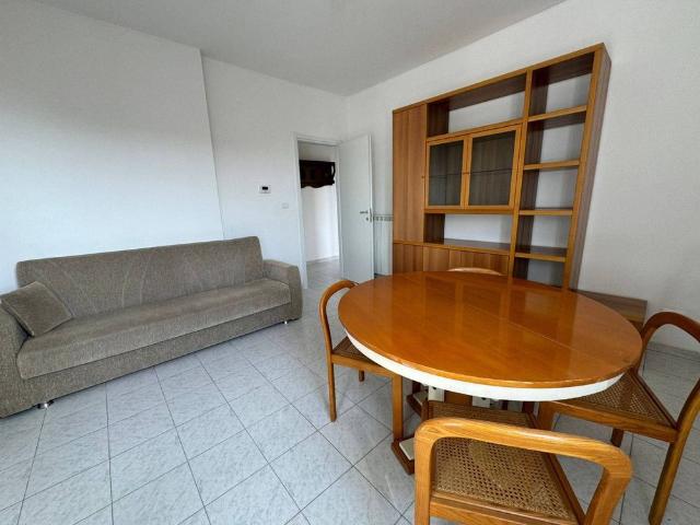 Trilocale via Emilia Ponente 327, Borgo Panigale, Bologna