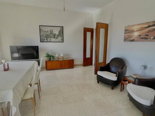 Trilocale via Famagosta 3, Villetta, Valloria, Savona