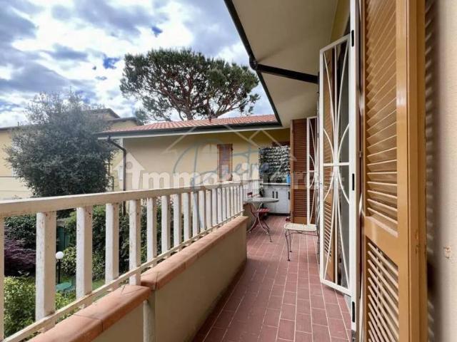 Trilocale via Firenze, 26, Marina di Massa Centro, Massa