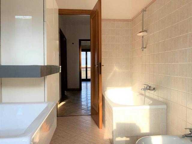 Trilocale via Francesco Tovaglieri, Tor Tre Teste Torre Maura, Roma