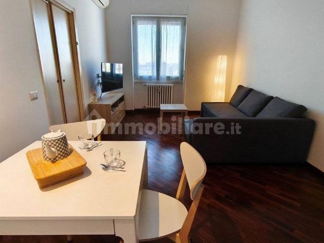 Trilocale via Francesco Caracciolo 62, Cenisio, Milano