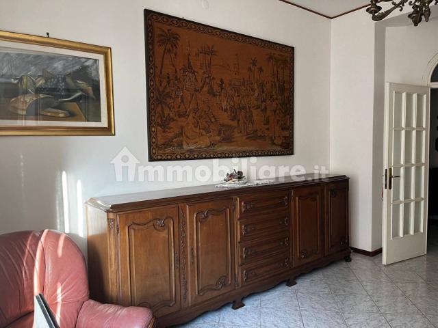Trilocale via Francesco Cocco Ortu 19, San Benedetto, Cagliari