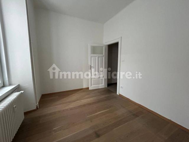 Trilocale via Francesco Crispi 28, Centro, Bolzano