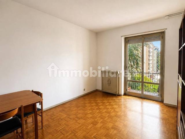 Trilocale via Francesco Primaticcio 32, Lorenteggio, Milano