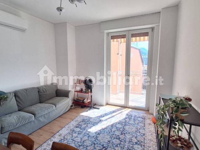 Trilocale via Fratelli Cairoli 50, Centro, Lecco