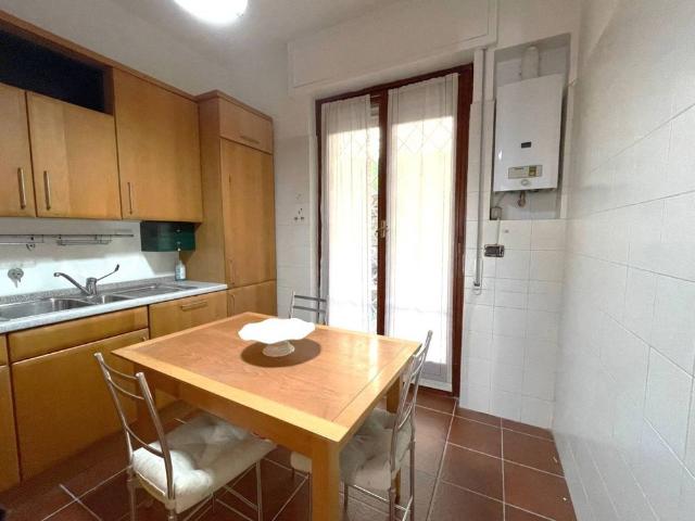 Trilocale via Fratelli Coda 57, Quinto, Genova