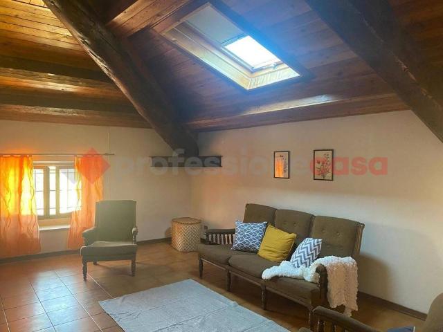Trilocale via G. Garibaldi, snc, Centro, Castelnuovo di Garfagnana