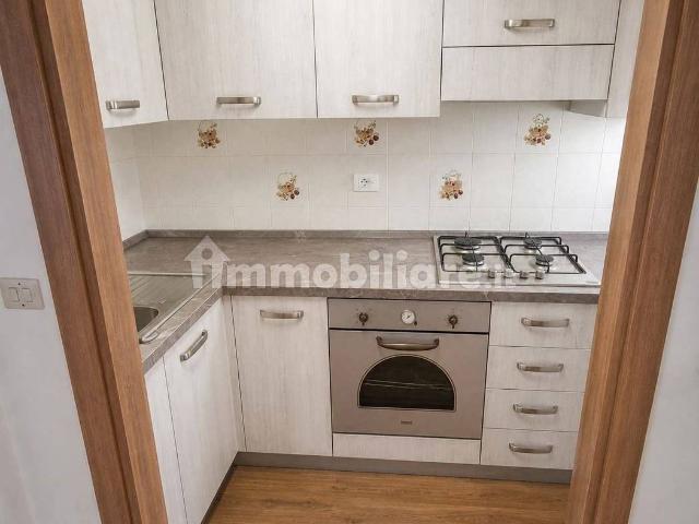 Trilocale via Genova, 40, Centro, Orbassano