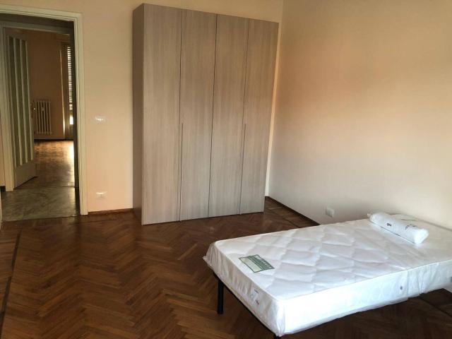 Trilocale via Genova 4 bis, Nizza Millefonti, Torino