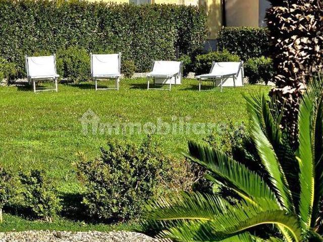 Appartamento in villa via Giotto 71, La Leccia, Livorno