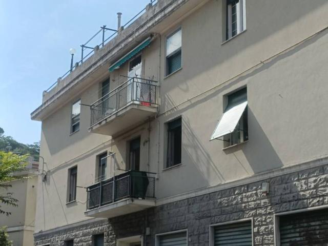 Trilocale via Giulio Tanini 17, Borgoratti, Genova