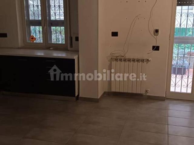 Trilocale via Giulio Palermo 96, Rione Alto, Napoli