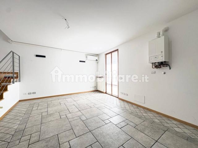 Trilocale via Giuseppe Mazzini 6, Centro, Malnate