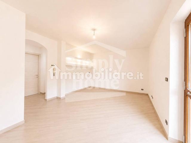 Trilocale via Giuseppe Augusto Levis 15, Centro, Chiomonte