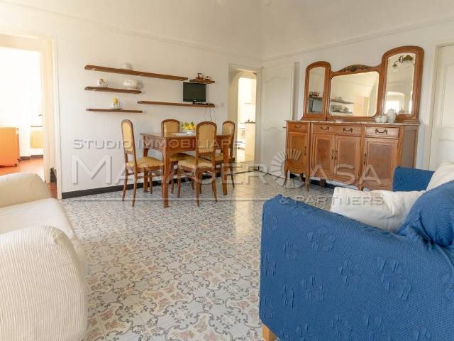 Trilocale via Luigi Gainotti 81, Vesima Crevari, Genova